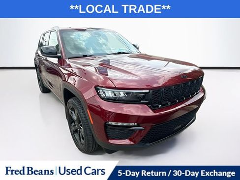 Used 2023 Jeep Grand Cherokee Limited w/ Black Appearance Package AWD/4WD image 1