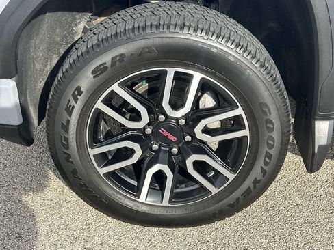 Used 2024 GMC Sierra 1500 AT4 w/ Technology Package image 33