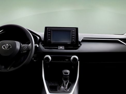 Used 2020 Toyota RAV4 XLE w/ Convenience Package image 17