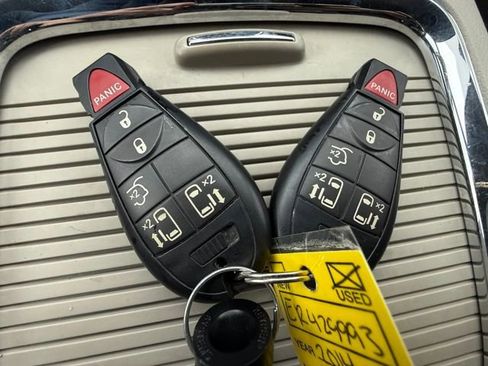 Used 2014 Dodge Grand Caravan SXT image 28