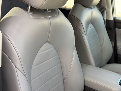 Used 2022 Toyota Highlander XLE image 12