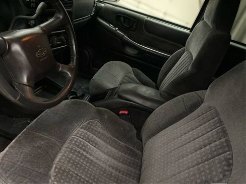 Used 2001 Chevrolet Blazer LS w/ Preferred Equipment Group AWD/4WD image 9