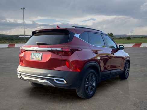 Used 2023 Kia Seltos S w/ Navigation Package FWD image 3