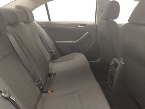 Used 2015 Volkswagen Jetta S image 19