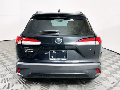 Used 2024 Toyota Corolla Cross LE w/ Moonroof Package image 4