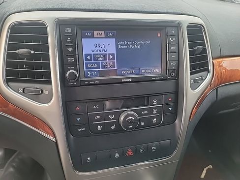 Used 2011 Jeep Grand Cherokee Overland image 12