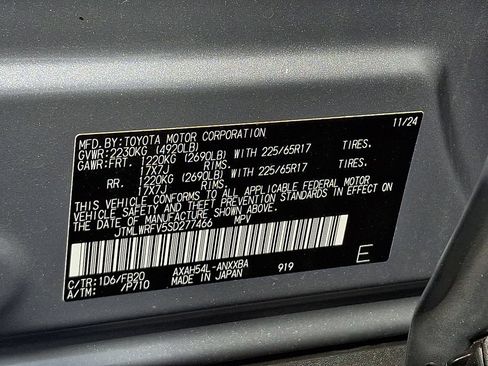 Used 2025 Toyota RAV4 LE AWD/4WD image 27
