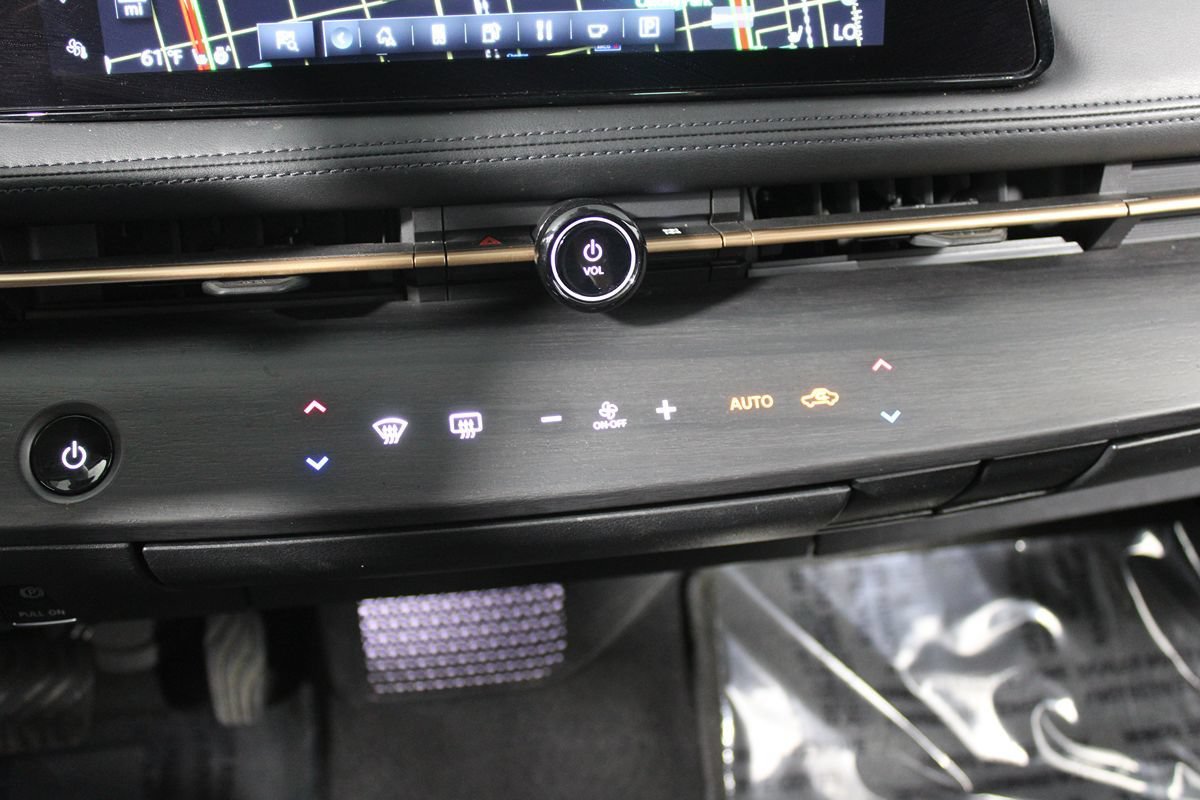 Used 2023 Nissan Ariya FWD image 11