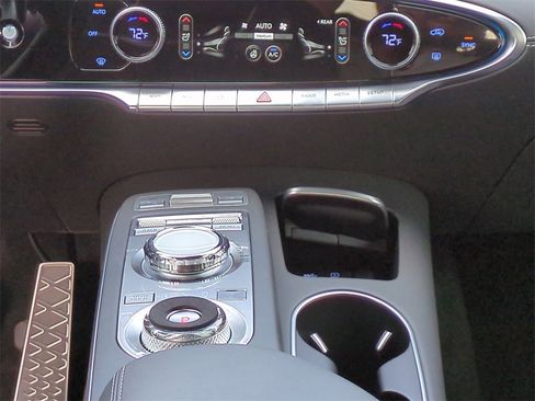 Used 2025 Genesis GV70 3.5T Sport w/ Sport Advanced Package image 19