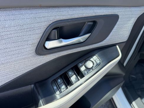 Used 2023 Nissan Rogue SV image 21