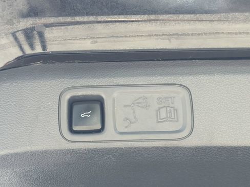 Used 2024 Ford Expedition XLT AWD/4WD image 33
