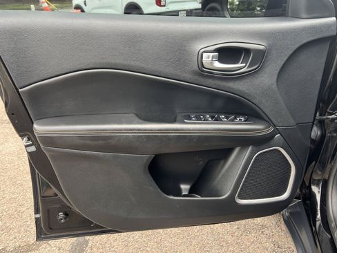 Used 2019 Jeep Compass Latitude w/ Popular Equipment Group AWD/4WD image 11