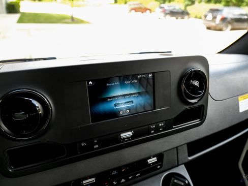 Used 2022 Mercedes-Benz Sprinter 2500 image 53