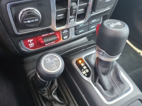 Used 2025 Jeep Wrangler Unlimited Rubicon AWD/4WD image 21