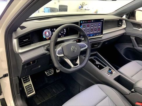 New 2026 Volkswagen Tiguan SE R-Line image 7