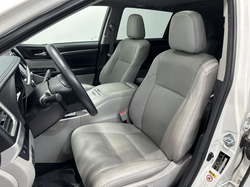Used 2018 Toyota Highlander Limited AWD/4WD image 15