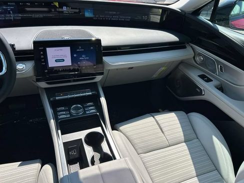 New 2026 Lincoln Nautilus Reserve AWD/4WD image 15