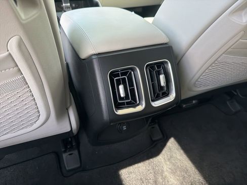 Certified 2025 Kia Sorento EX w/ Panoramic Sunroof Package FWD image 21