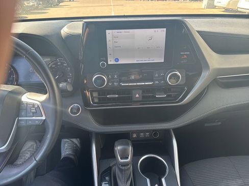 Used 2024 Toyota Highlander LE image 14