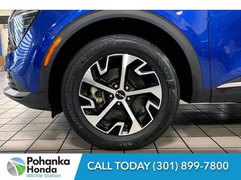 Used 2024 Kia Sportage EX image 8