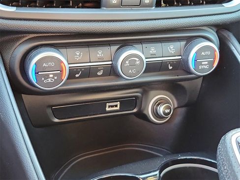 Used 2023 Alfa Romeo Giulia Sprint image 28