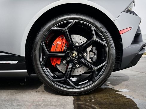 Used 2023 Lamborghini Huracan EVO image 28