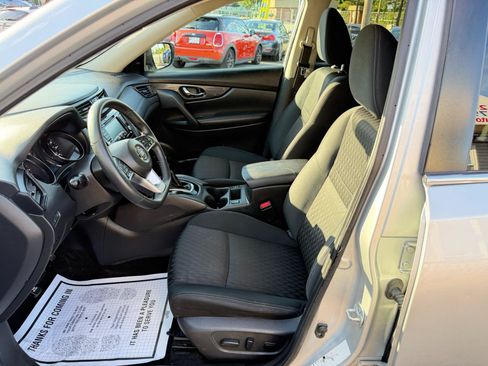 Used 2018 Nissan Rogue SV AWD/4WD image 11
