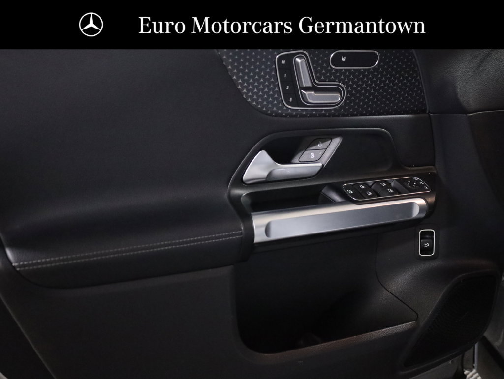 Used 2024 Mercedes-Benz EQB 300 4MATIC image 9