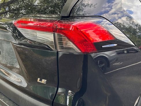 Used 2019 Toyota RAV4 LE image 7