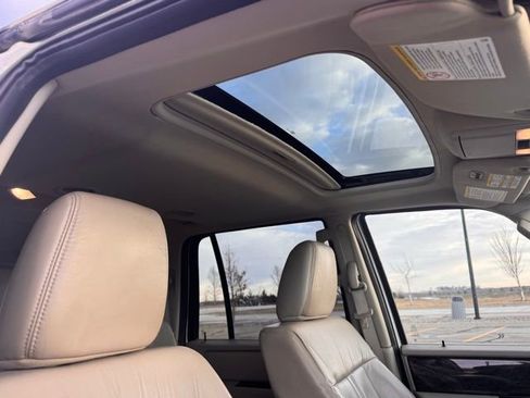 Used 2015 Lincoln Navigator L 4WD image 24