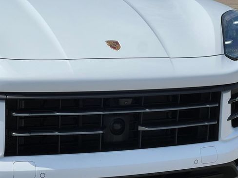 Used 2025 Porsche Cayenne AWD/4WD image 43