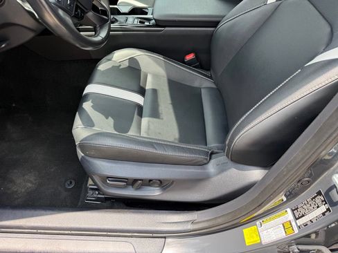 Used 2025 Toyota Camry SE FWD image 16