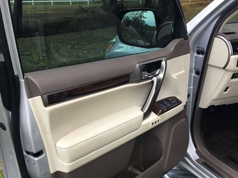 Used 2011 Lexus GX 460 image 10