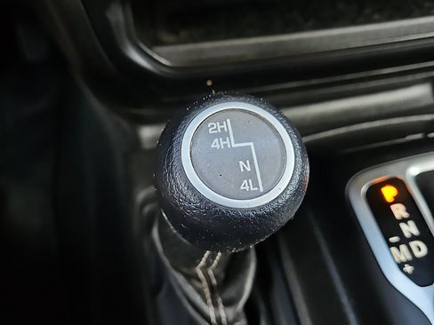 Used 2021 Jeep Wrangler Unlimited Sahara AWD/4WD image 20