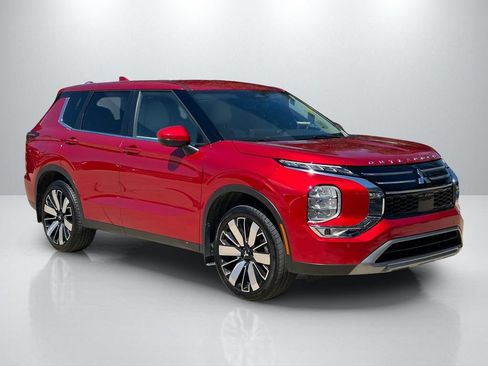 Used 2025 Mitsubishi Outlander SE FWD image 3
