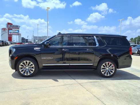 Used 2021 GMC Yukon XL Denali w/ LPO, Illumination Package AWD/4WD image 8