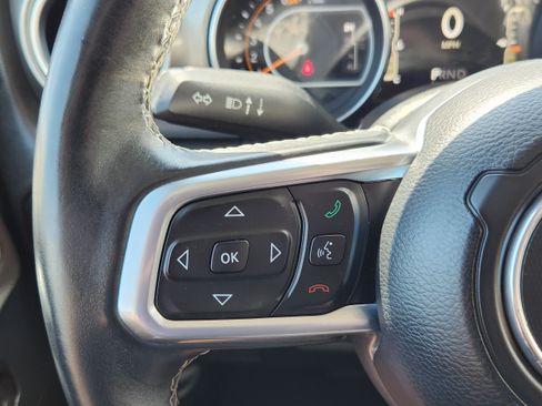 Used 2018 Jeep Wrangler Unlimited Sahara AWD/4WD image 15