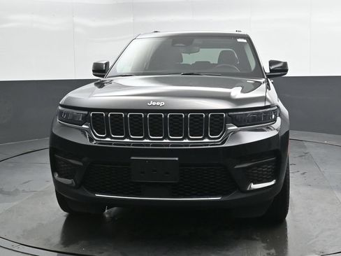 Used 2023 Jeep Grand Cherokee Laredo w/ Luxury Tech Group I AWD/4WD image 6