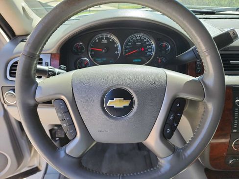 Used 2013 Chevrolet Avalanche LTZ image 20