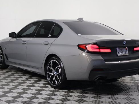 Used 2022 BMW 530e w/ Premium Package RWD image 6