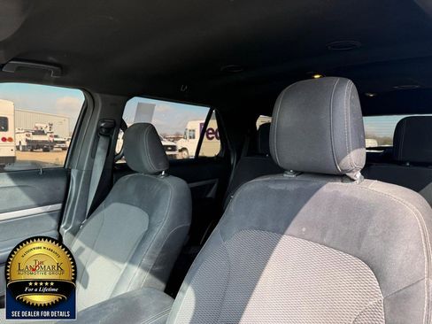 Used 2018 Ford Explorer XLT image 9