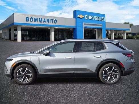 New 2026 Chevrolet Equinox EV LT image 2