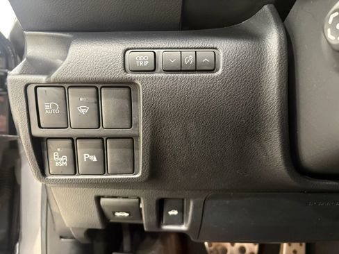 Used 2018 Lexus IS 300 AWD image 20