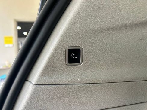 Used 2024 Chrysler Pacifica Touring-L FWD image 32