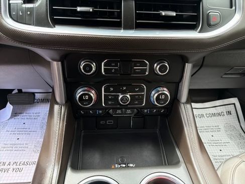 Used 2023 GMC Yukon SLT w/ SLT Premium Package AWD/4WD image 19