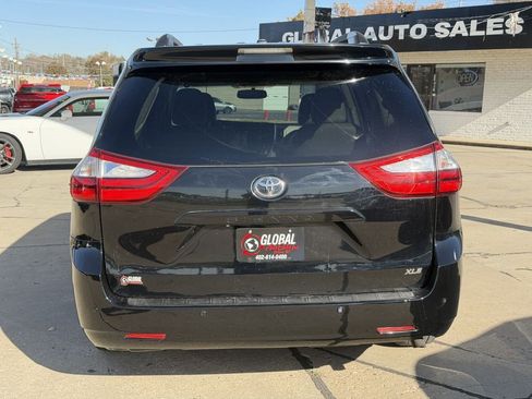 Used 2015 Toyota Sienna XLE image 6