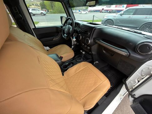Used 2018 Jeep Wrangler Sport AWD/4WD image 10