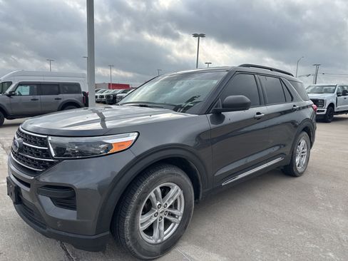 Used 2020 Ford Explorer XLT image 7