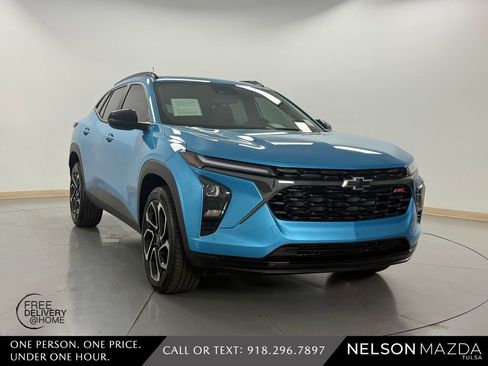 Used 2025 Chevrolet Trax RS w/ Driver Confidence Package FWD image 4