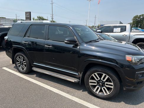 Used 2017 Toyota 4Runner Limited AWD/4WD image 2